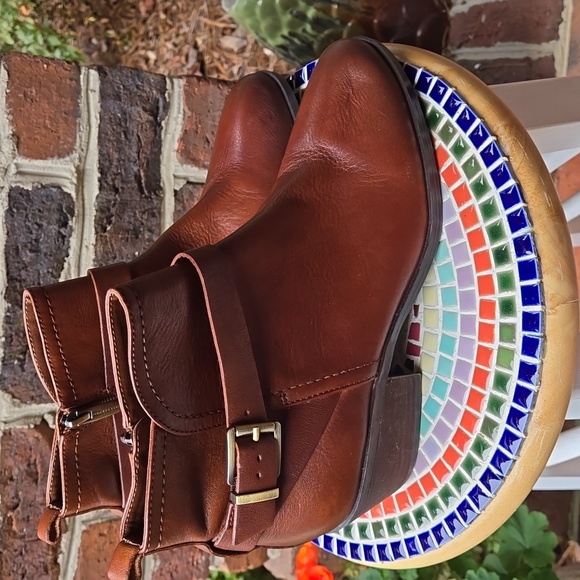 YOUR LAST CHANCE!  Vince Camuto Leather Booties - Picture 4 of 14